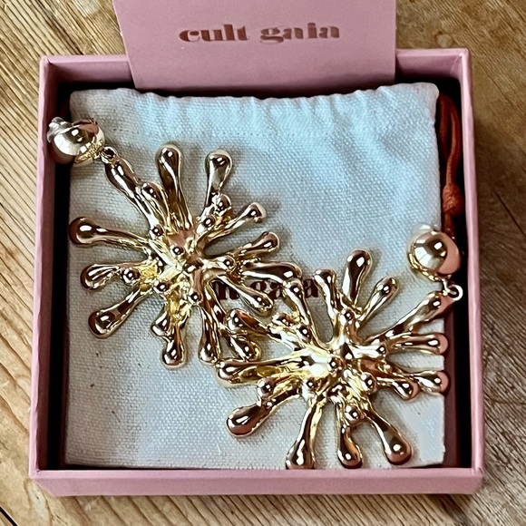 🌺🎉2XHP🎉🌺 NWT Cult Gaia Odeya Gold Statement Earrings - Picture 6 of 16